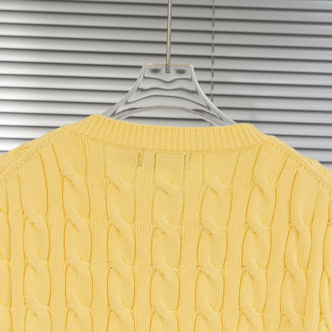 P290 top version (different currencies) You can scan the code to enter the official website. Style: Ralph Lauren POLO Ralph Lauren small label embroidered knitted cardigan jacket. Color: Picture color. Size: S-XL. Fabric: pure cotton. Accessories: full set of customized accessories. No gender distinction. Same style for men and women.